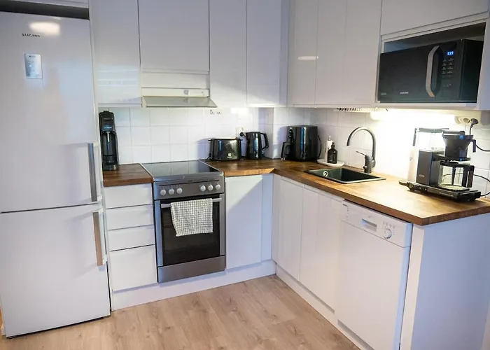 Two-room Flat With Sauna, Glazed Balcony And Free Parking Lot Διαμέρισμα Ελσίνκι